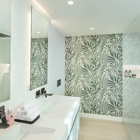 Absolute High End Near With Jacuzzi! Villa Marbella