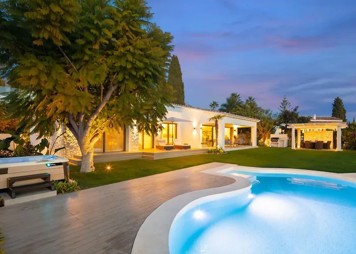 Absolute High End Near With Jacuzzi! Vila